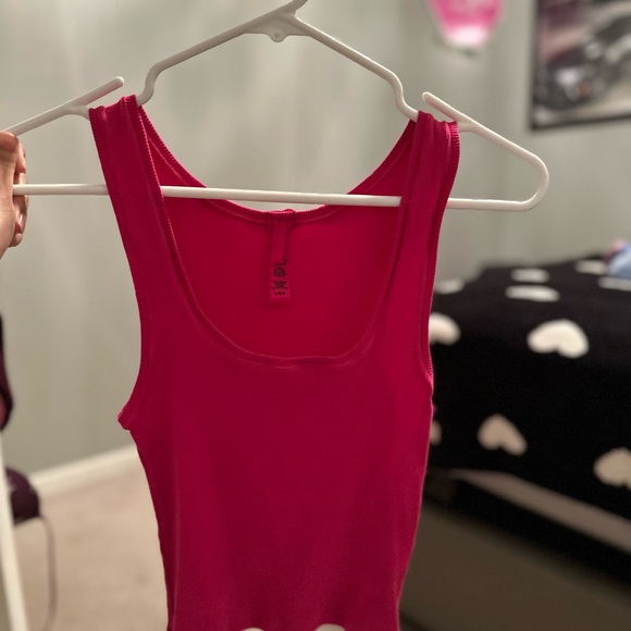 SKIMS Cotton Rib Tank in Raspberry - Picture 2 of 2